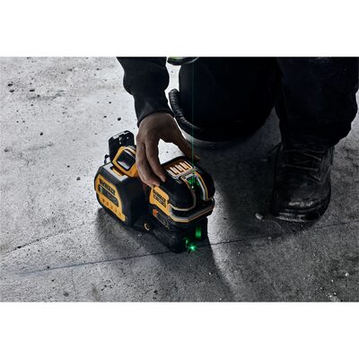 DEWALT 20V MAX* Cordless Cross Line Green Laser Kit