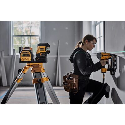 DEWALT 20V MAX* Cordless 2-Spot Green Line Laser Kit